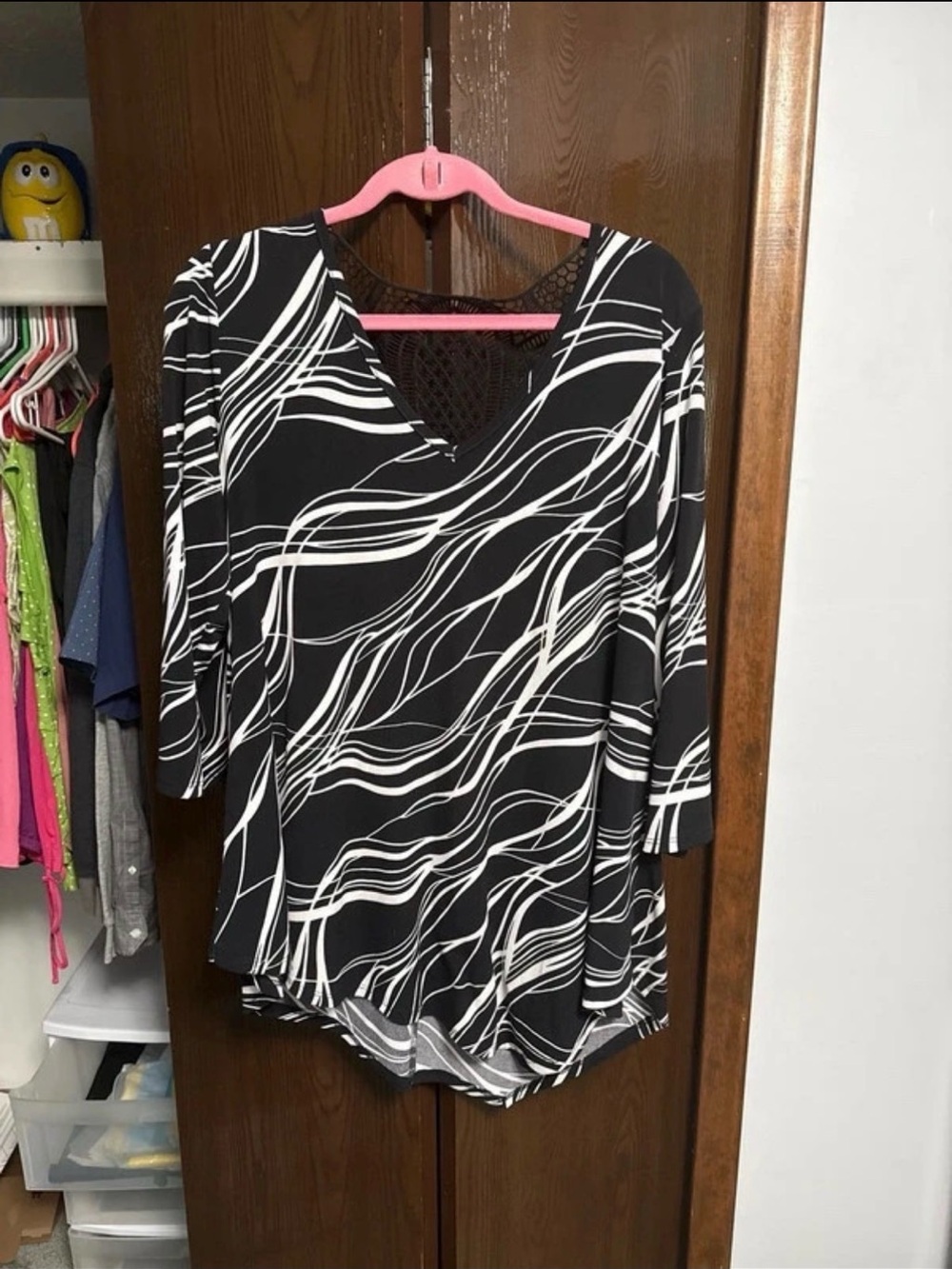 Avenue Black & White Wave-Print V-Neck Long Sleeve Top
